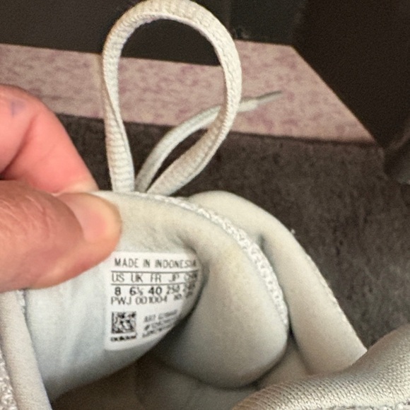 Adidas Women's cloudfoam Light Gray Sneakers sz 8 - Picture 4 of 4